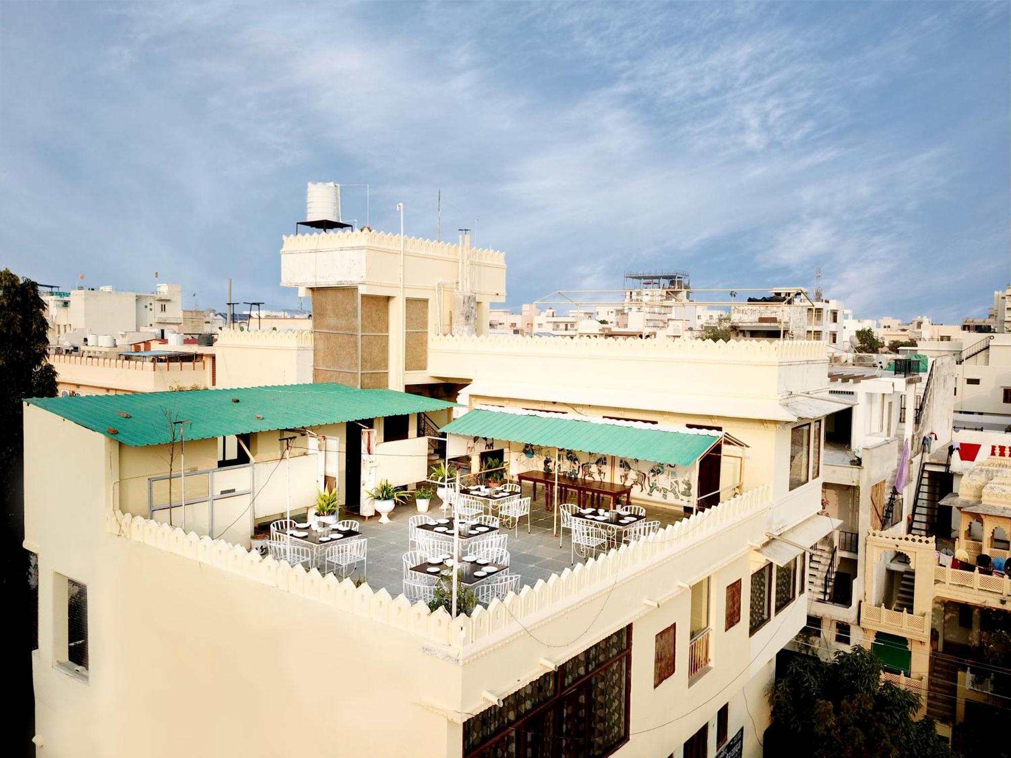 The Kesar Niwas Hotel Udaipur Exterior photo